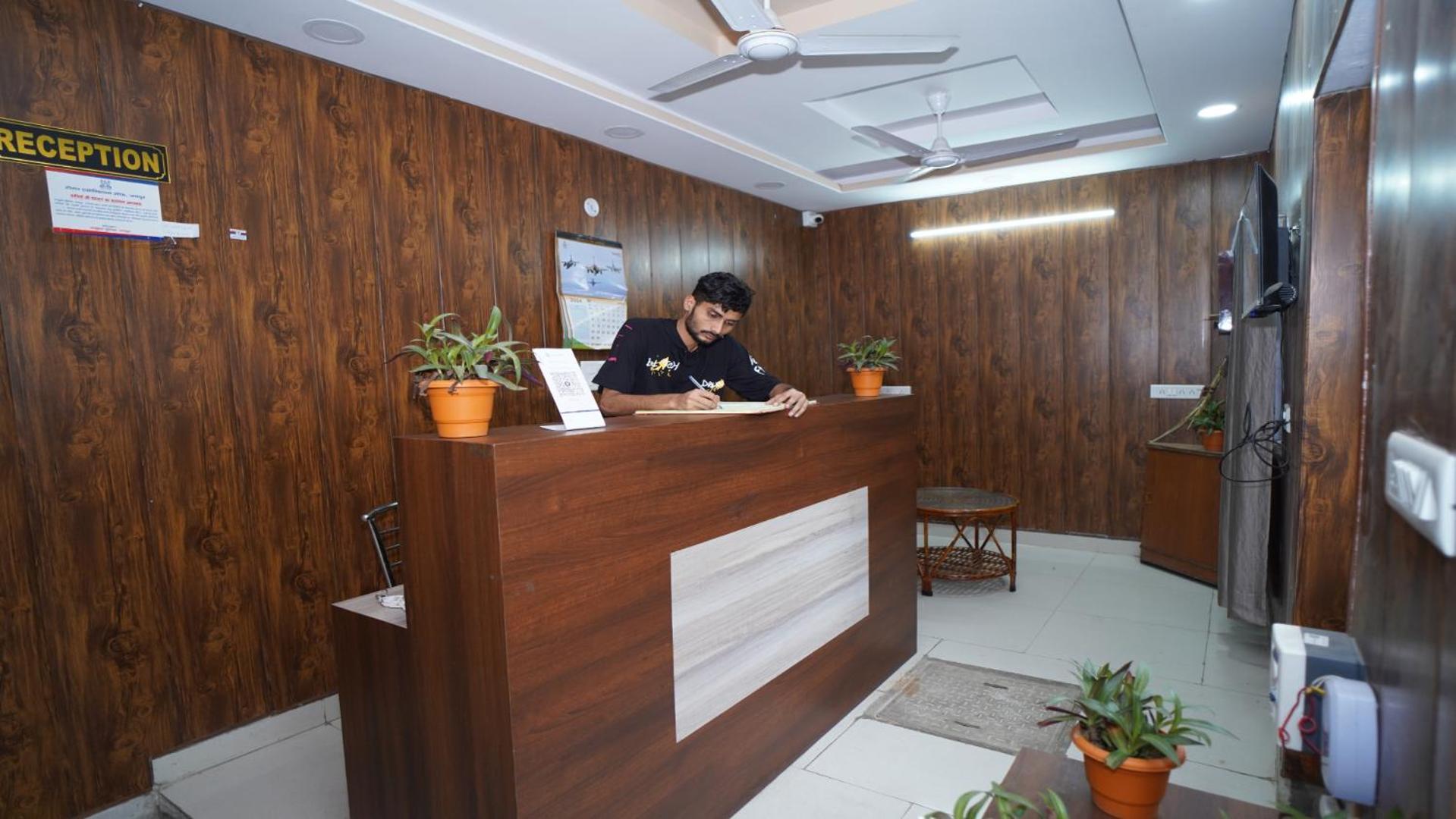 Hotel Apoorv - Near Jaipur Railway Station Extérieur photo